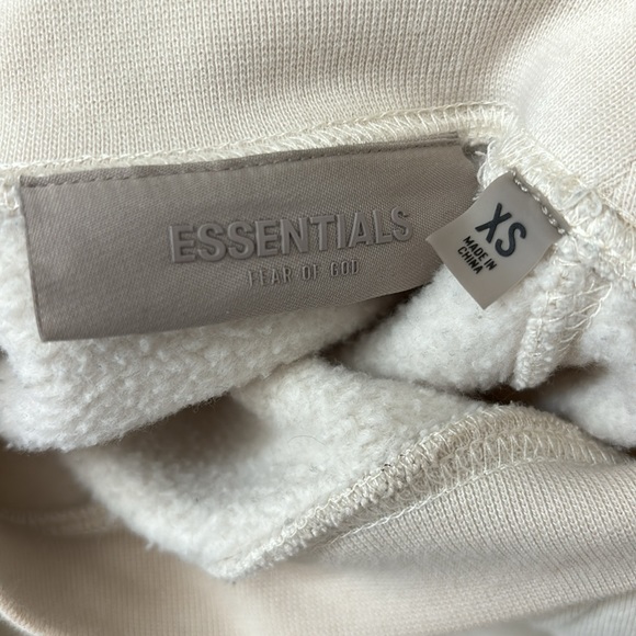Essentials Crewneck - Picture 6 of 6